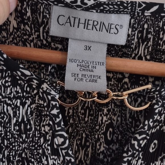 Catherines Smocked Mosaic Print Flutter Sleeve Tunic Top - Picture 2 of 12